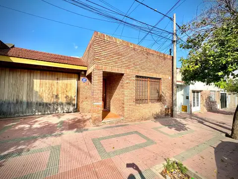 VENTA CASA  DE TRES DORMITORIOS EN OPORTUNIDAD -Bº PUEYRRE