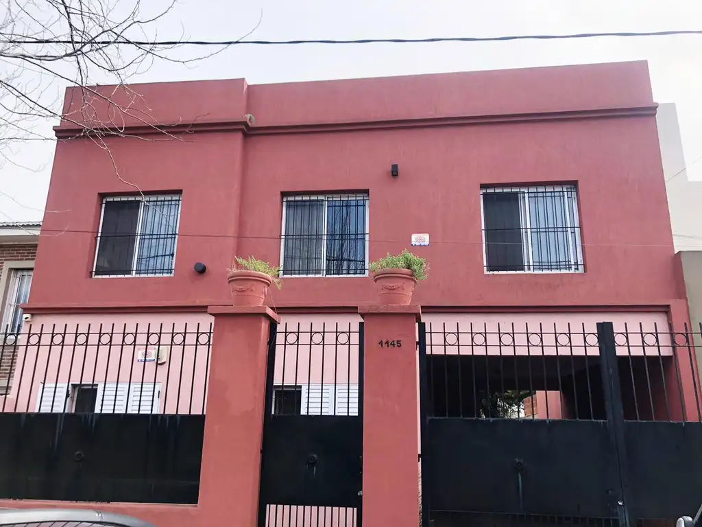 CASA EN VENTA - LA PLATA