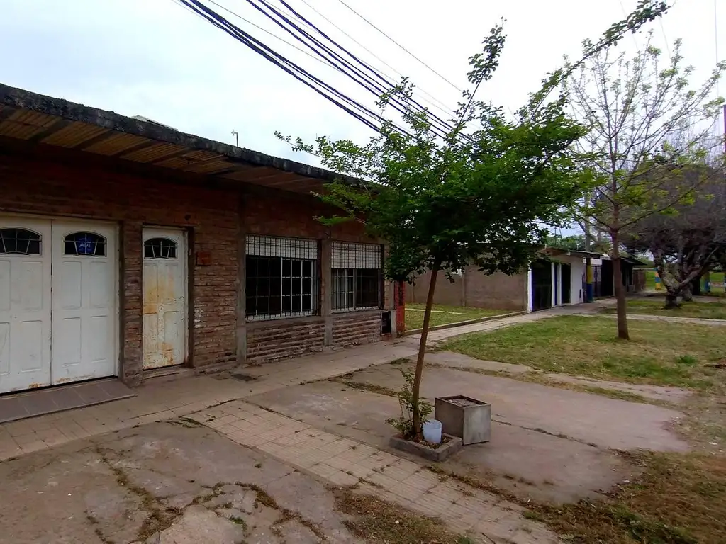 Venta Casas Tres Dormitorios Cochera Patio.  Barrio Godoy