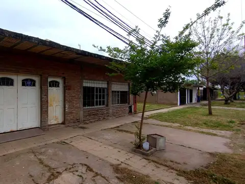 Venta Casas Tres Dormitorios Cochera Patio.  Barrio Godoy