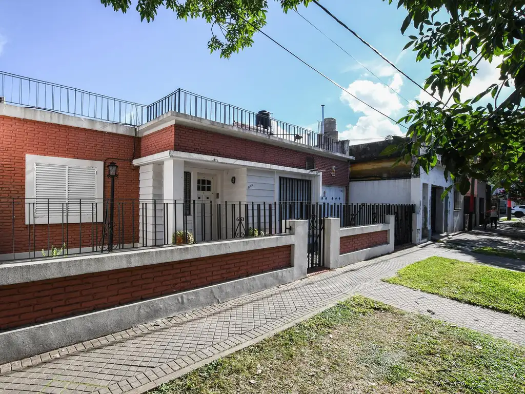 Casa 3 dormitorios, 2 baños - Bv. Segui y Bv. Oroño - Jorge Cura Rosario | Venta