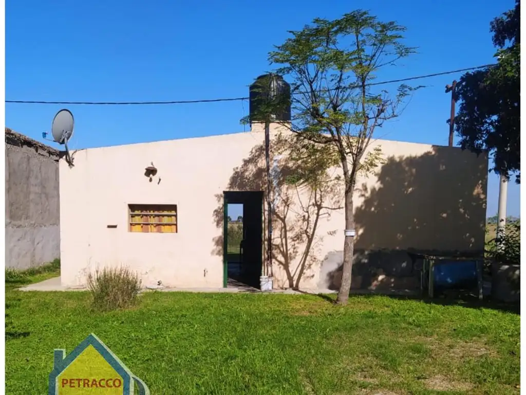 Casa al frente de 2 dormitorios en venta