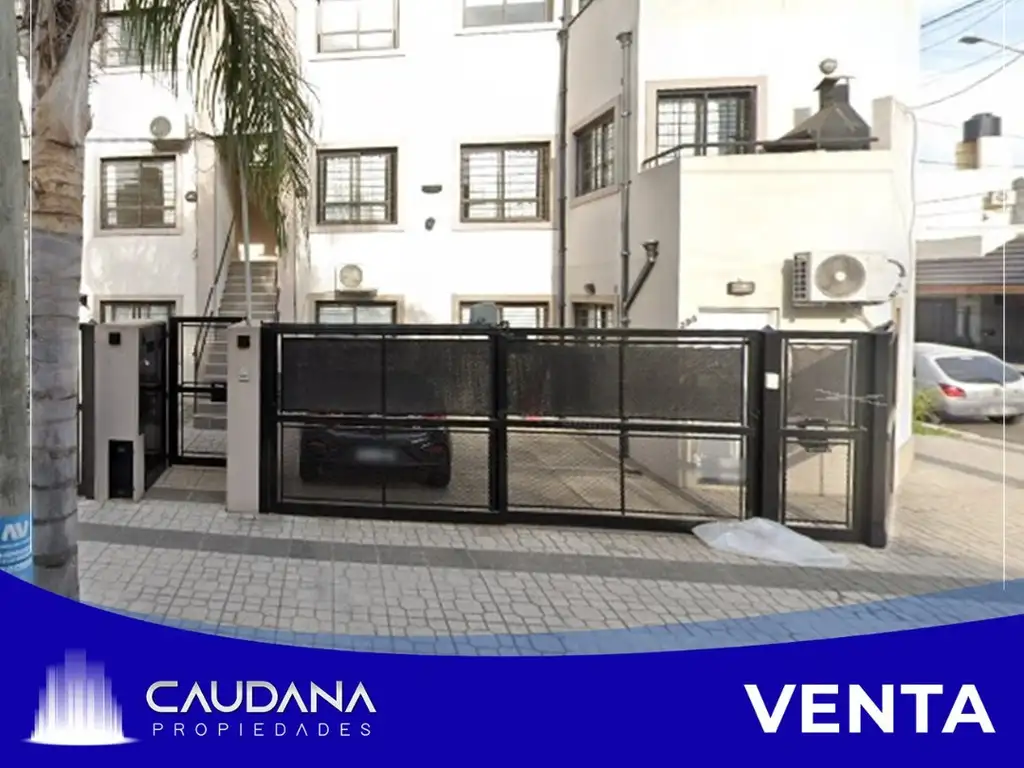 Duplex tres ambientes con cochera en venta en Ramos Mejia