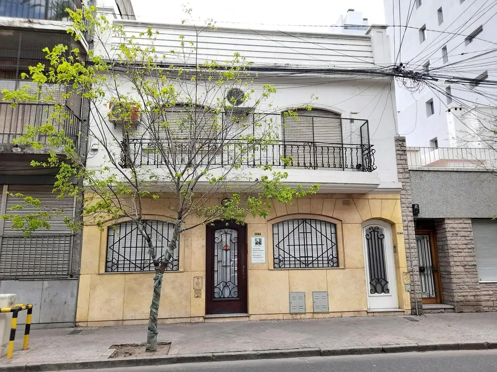 Venta / Permuta Casa uso apto uso institucional-comercial. Pte Roca 1100.