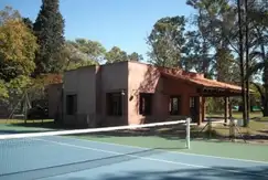Actividades deportivas tenis en el Barrio cerrado, La Pilarica