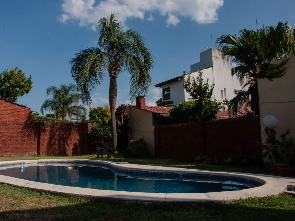 VENTA CASA 5 AMBIENTES CON PARQUE Y PILETA HAEDO S