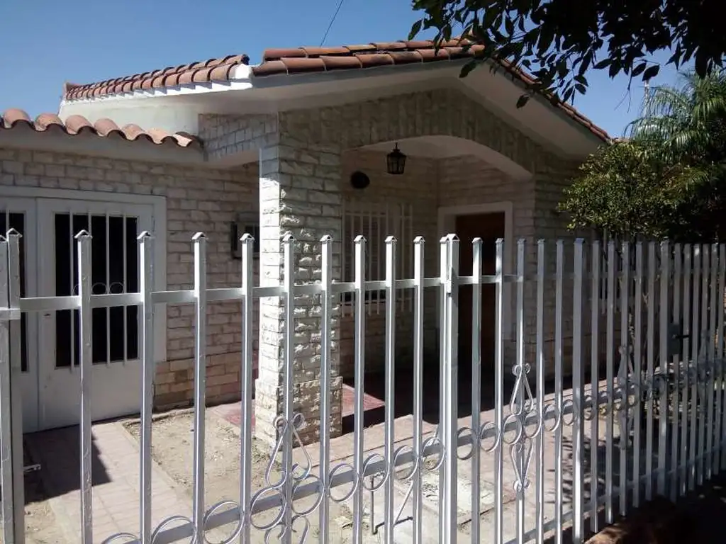 Hermosa Casa 3 Dorm - ccochera, Patio - B Granaderos Pringles EN VENTA