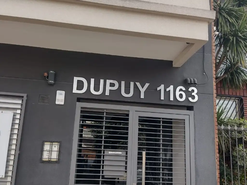 Dupuy 1100, Versalles. Departamento de 4 ambientes en primer piso al contra frente.