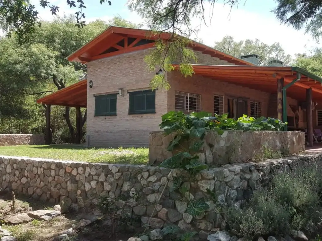 ALOJA - Vendo o permuto hermosa y confortable casa en San Marcos Sierras