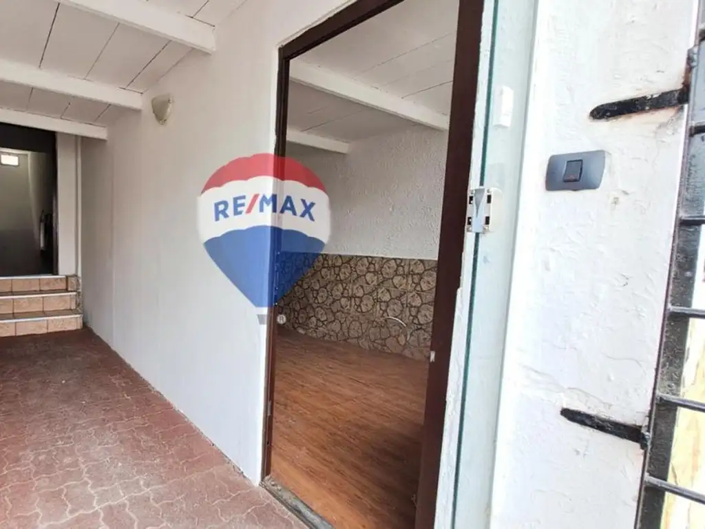 VENTA CASA 4 DORM. EN LA COMERCIAL, IDEAL EMPRESA!