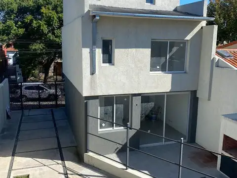 HERMOSO DUPLEX EN VENTA A ESTRENAR - ZONA OLIVOS.