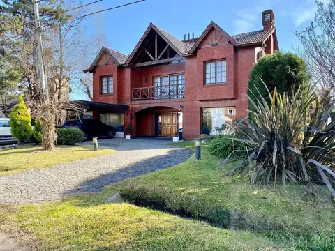 Casa en Venta - 4 dormitorios - USD 370.000