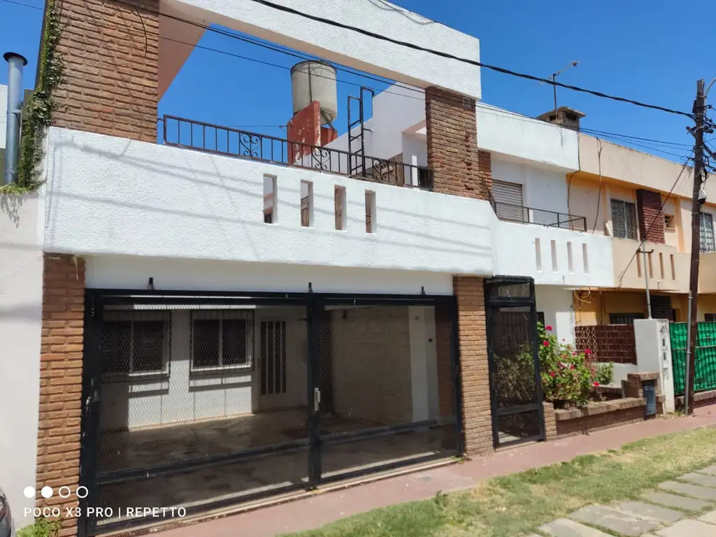 VENDO CASA DOS DORMITORIOS EXCELENTE UBICACION