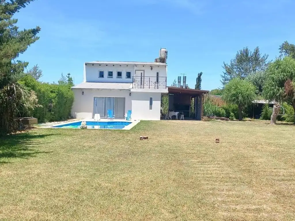 HERMOSA CASA SOBRE GRAN TERRENO - ROLDAN