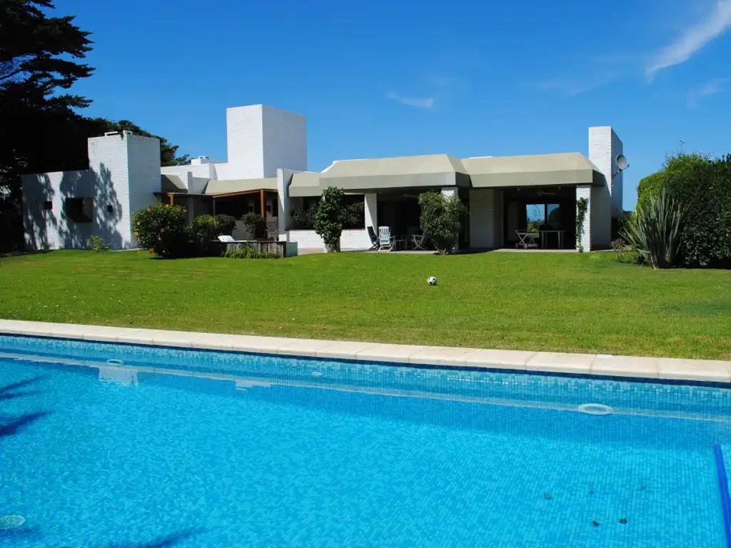 Casa de 4 dormitorios en alquiler temporada- Playa Brava