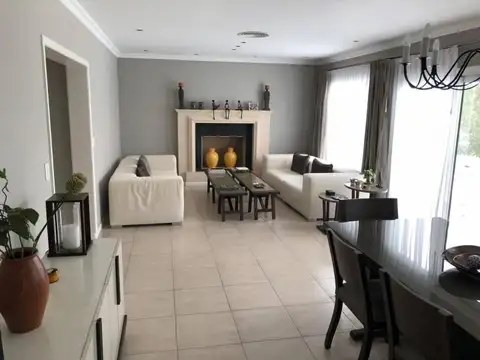 Casa en Venta con cochera