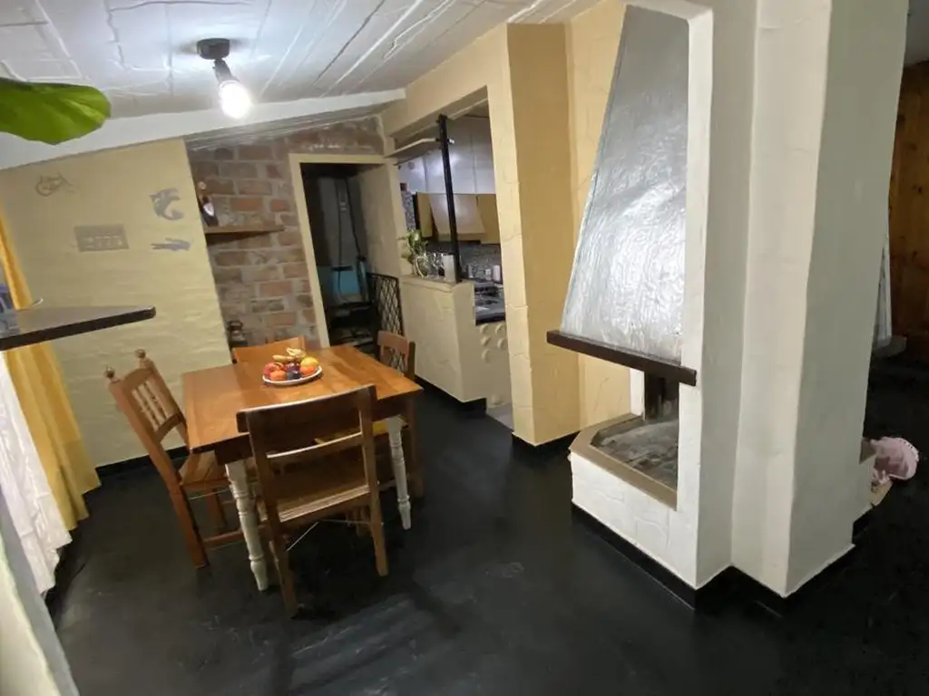 Casa de 4 ambientes con doble cochera en venta en Martinez