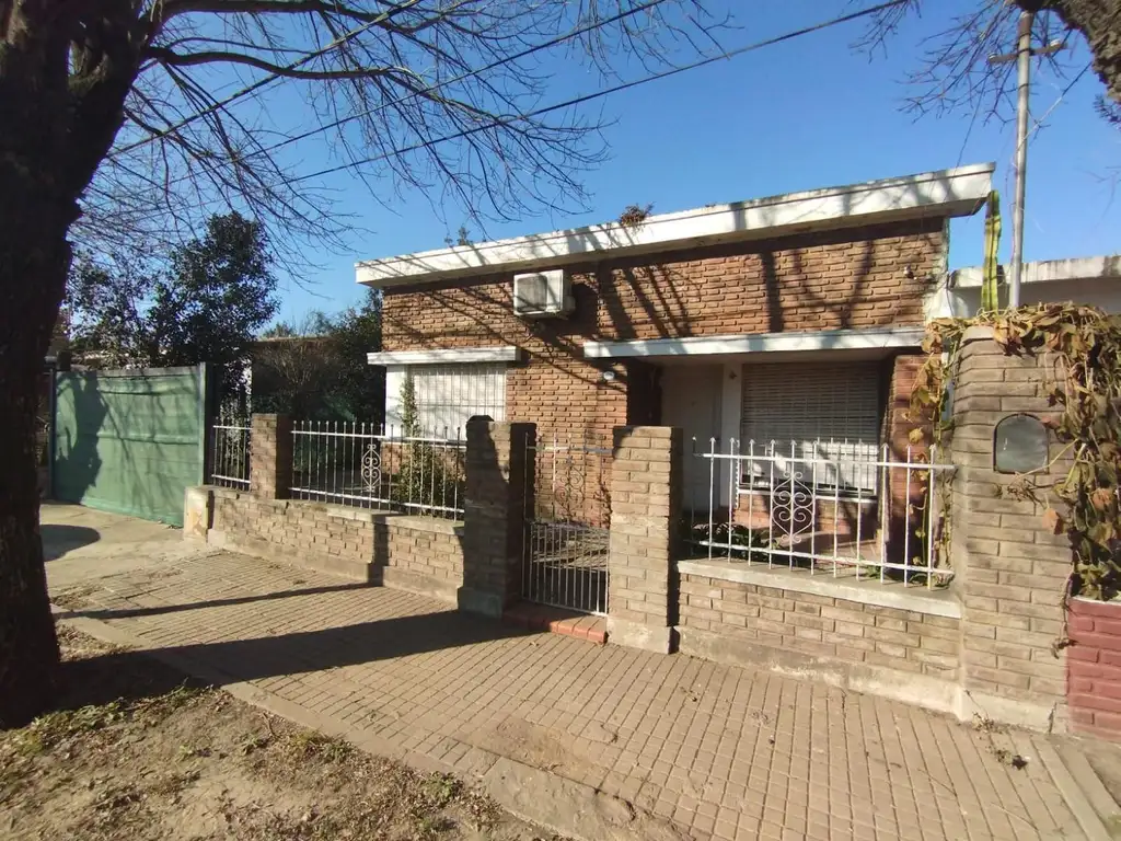 Casa con piscina en Roldán