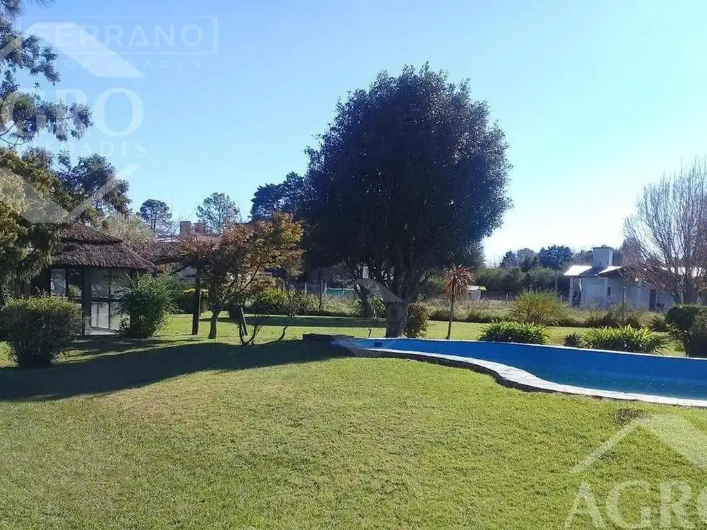 Venta Casa 3 amb con piscina en  Barrio Parque Sakura, Exaltacion de la Cruz limite con Pilar.