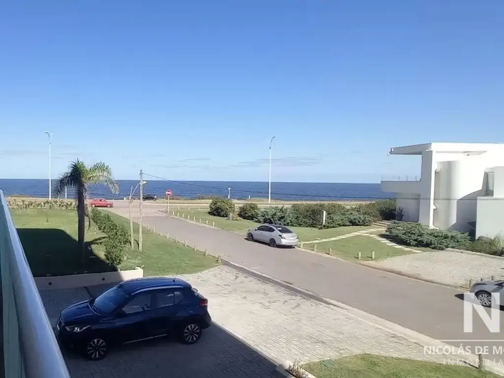 Apartamento en venta, frente al mar, playa mansa, 1 dormitorio