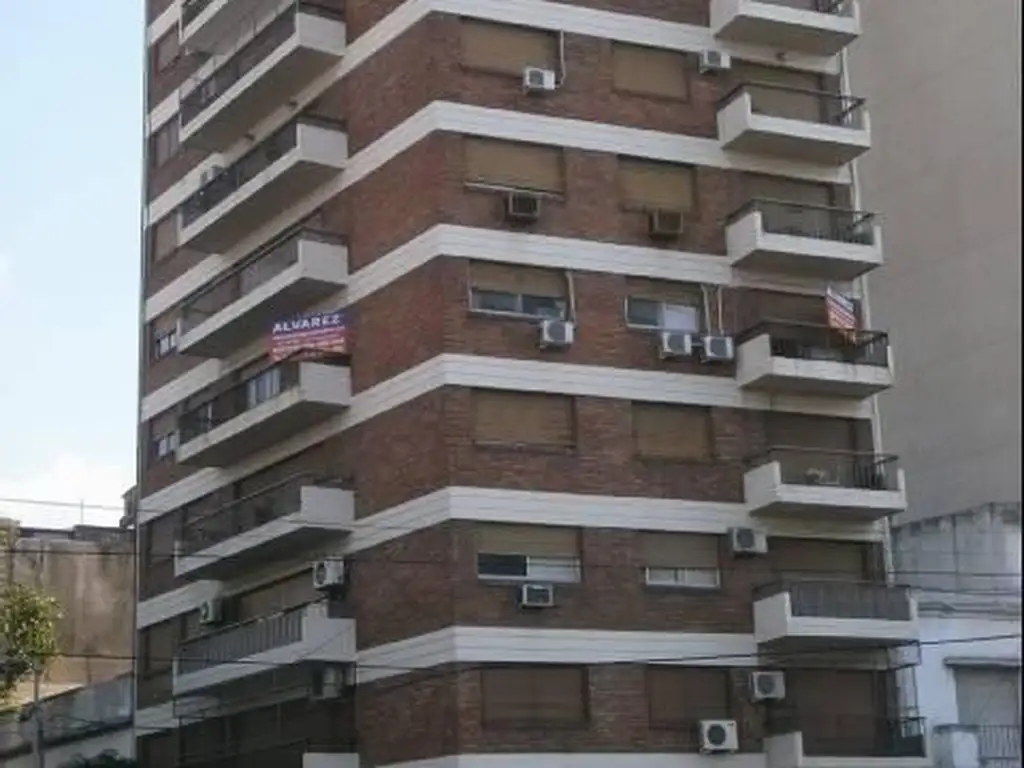 Hermoso Piso 4 amb.c/dep.,  piso altísimo, vista abierta, mu