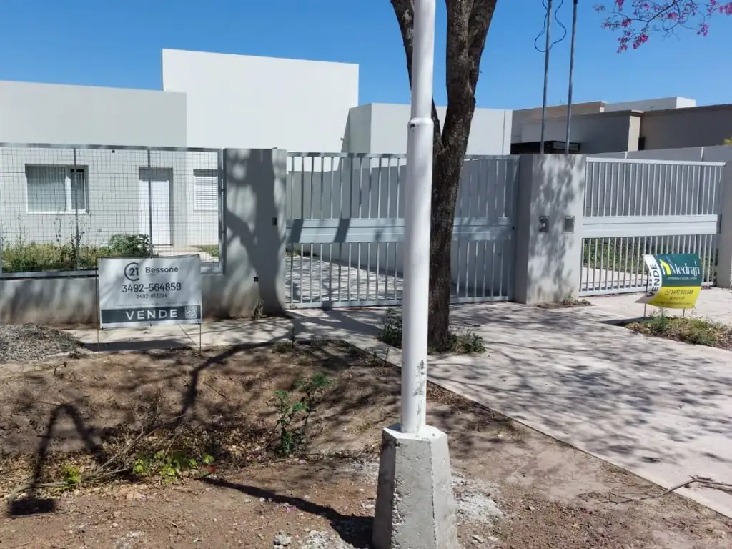 Se vende casa en Rafaela barrio paseo del este!