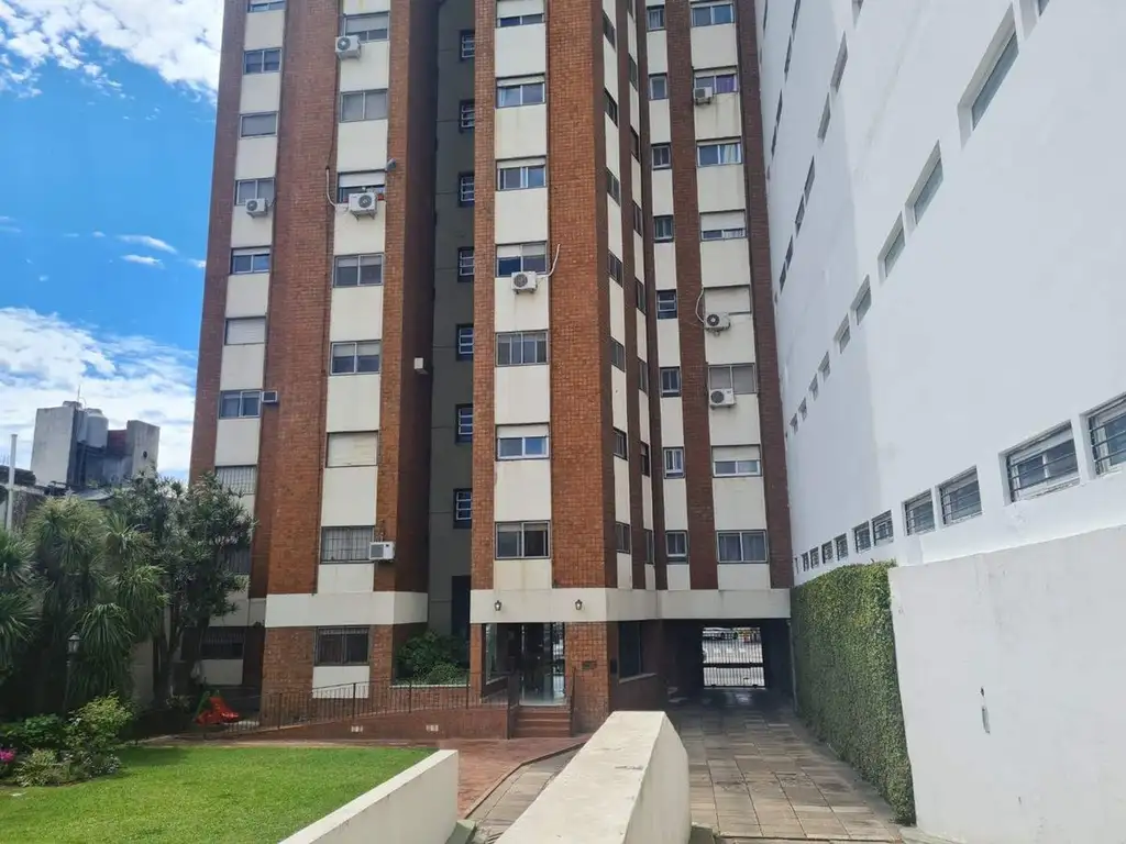 VENTA SEMIPISO 6 AMB. VTE. LOPEZ  APTO CREDITO