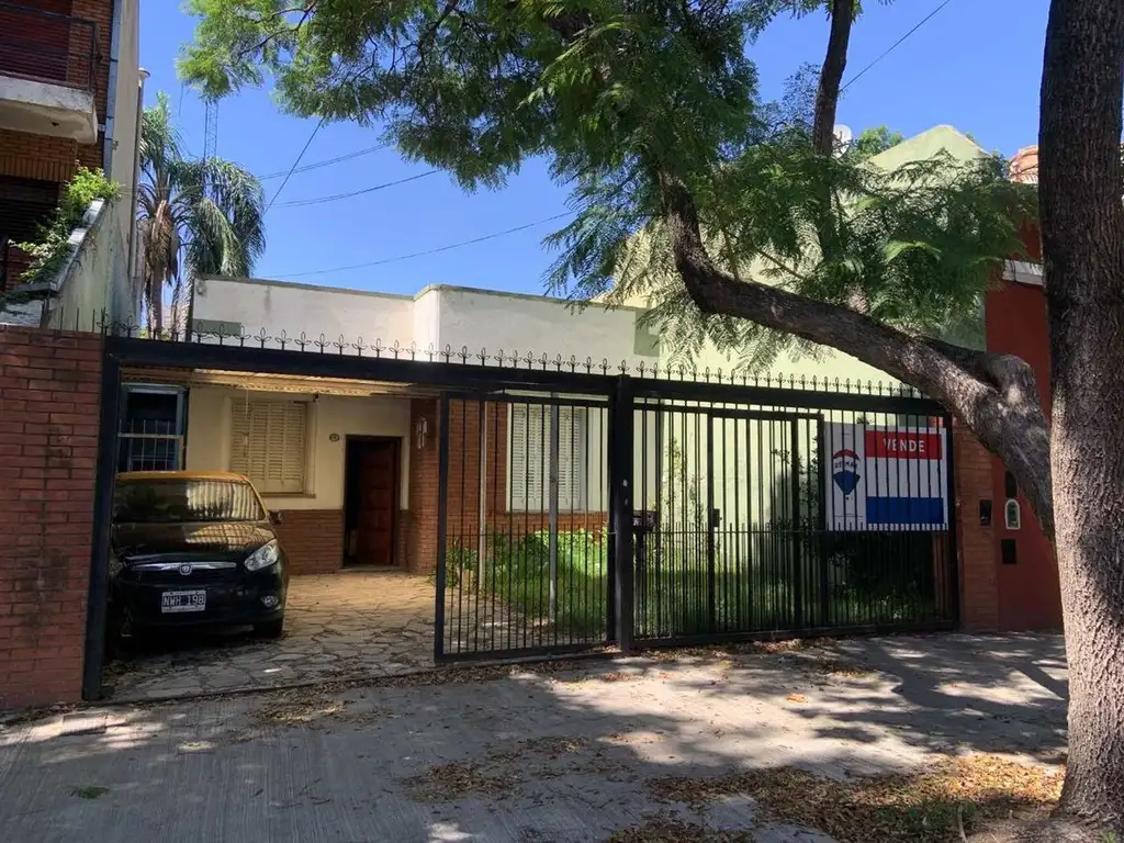 En Venta casa a refaccionar. Lote propio. Saavedra