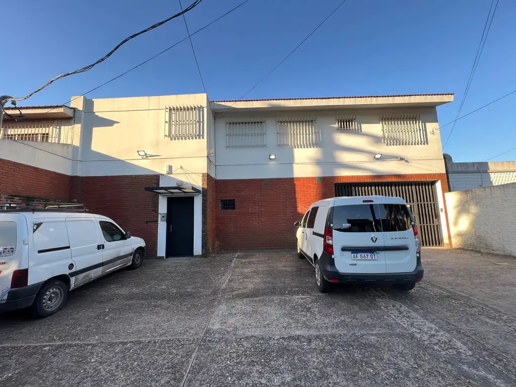 Venta depósito/galpón en Castelar Apto Crédito