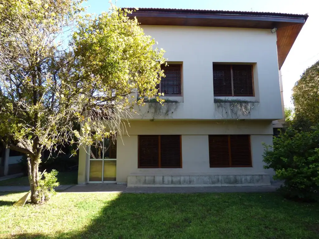 Casa en Venta en Gonnet - Dacal Bienes Raíces