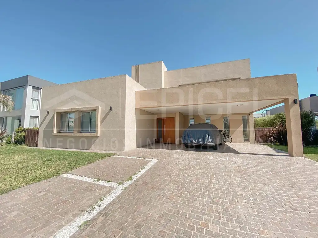 NUEVO INGRESO! CASA A LA VENTA EN LOS NARANJOS CON PISCINA