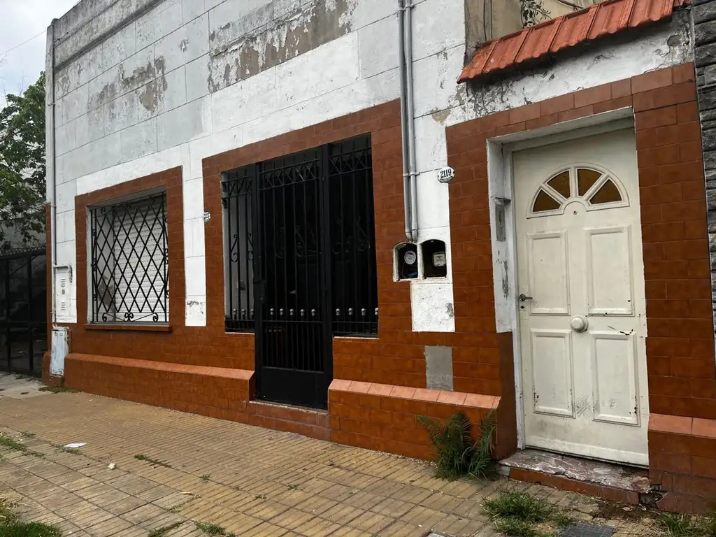 VENTA DE 2 CASAS EN LOTE PROPIO LANUS ESTE