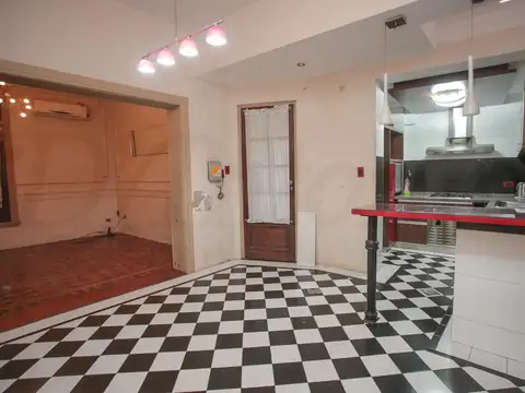 Casa en Alquiler de 6 ambientes . Para Vivienda o Uso Comercial. - Foto 0