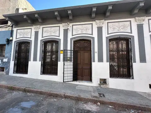 VENTA CASA RECICLADA 3 DORMITORIOS CON RENTA 6%