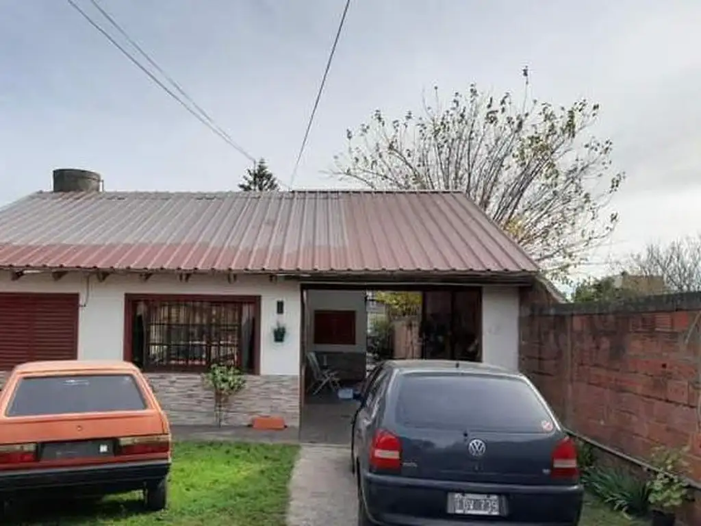 Casa en venta - 3 Dormitorios 2 Baños - 600Mts2 - La Plata