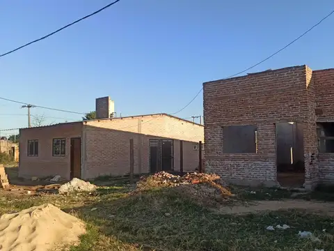 Vendo casa a terminar en Fontana Marconi y Caacuí