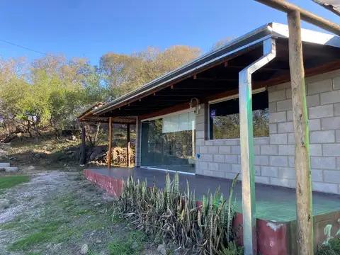 CASA EN VENTA 2 DORMITORIOS, AGUA DE ORO, APTO CREDITO