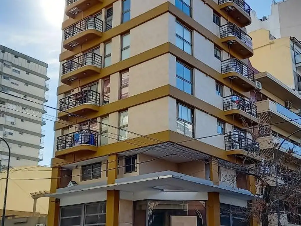 Venta Piso 4 ambientes terraza c/pileta cochera y baulera