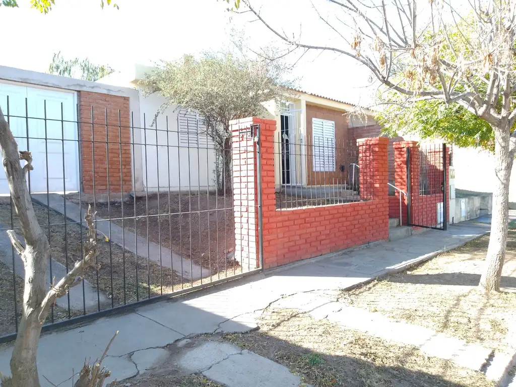 EXELENTE CASA EN LA PUNTA