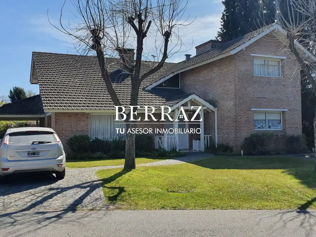 Venta Casa 15 años 4 dormitorios, 241m2, 2 cocheras, Club De Campo