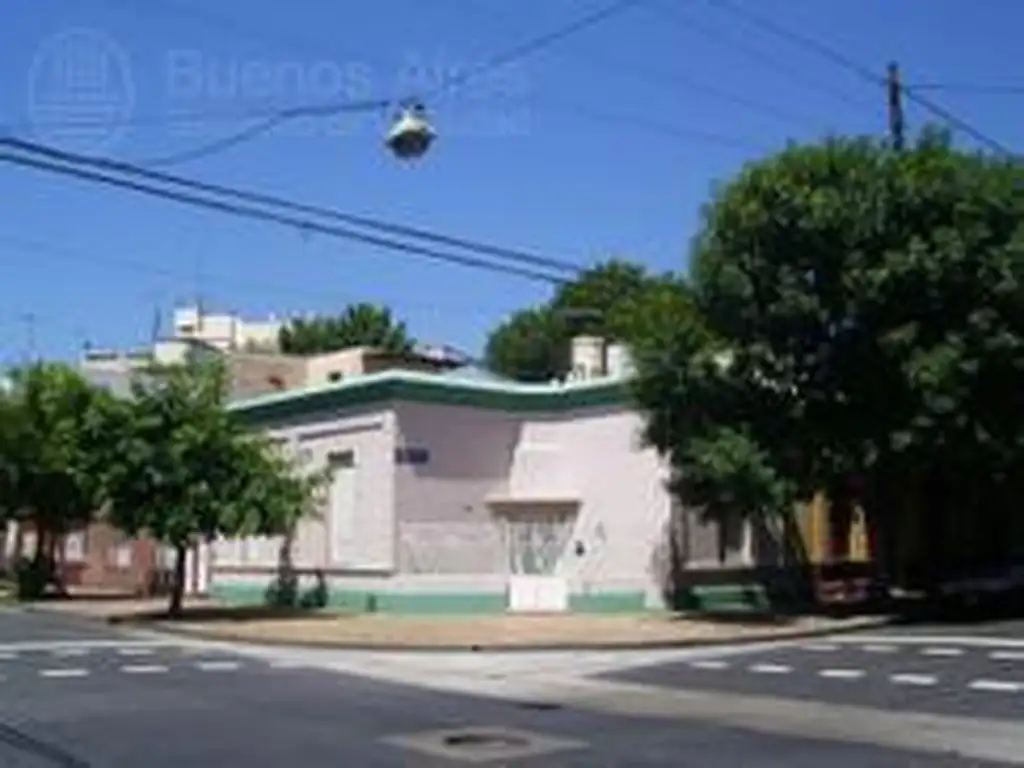 EXCELENTE ESQUINA EN ALQUILER , SOLO COMERCIAL