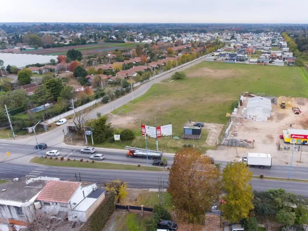 LOTES COMERCIALES de 687 M2 en Barrio Parque Matheu, Ruta 25