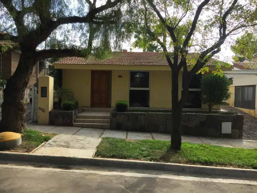 Casa en Venta  Barrio Dalvian, Una Planta, 3 Dorm, 2 Baños, Piscina