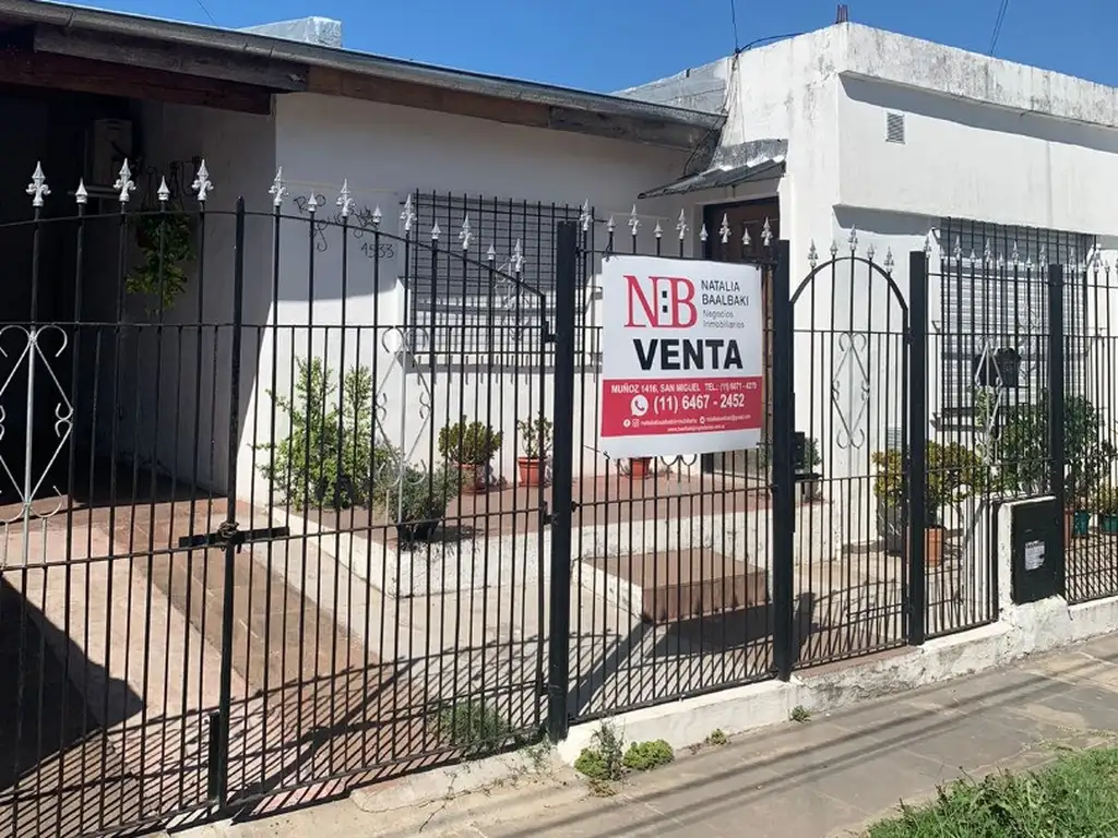 Venta. Bella Vista. Río Iguazú 1533. Casa 4 amb con fondo libre y cochera