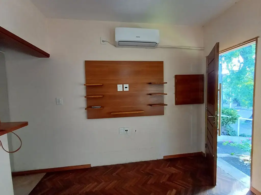 Alquiler casa 1 dormitorio y jardín en Malvín sur