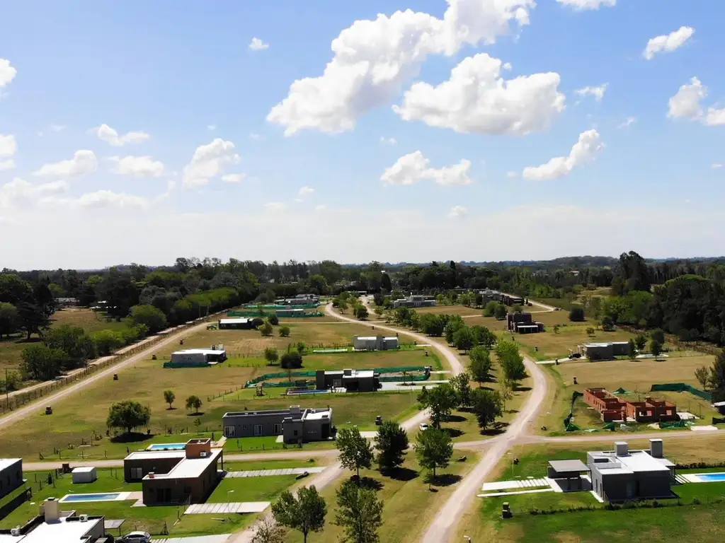 LOTE DE TERRENO EN BARRIO CERRADO "LAS CALANDRIAS"