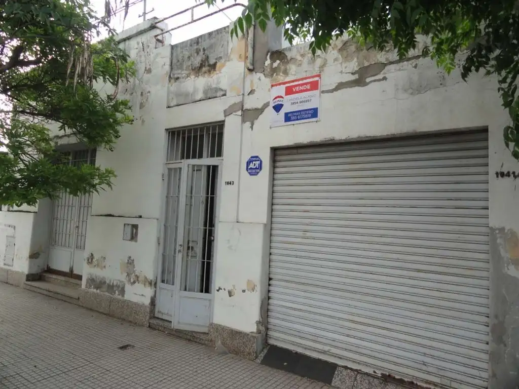 VENTA  CASA AV RIVADAVIA AL 1043