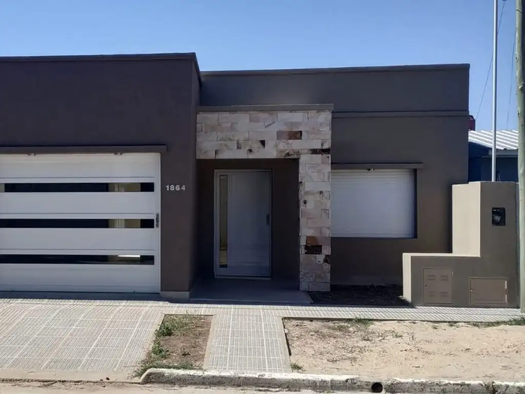 CASA 2 DORMITORIOS A ESTRENAR EN FRANCK - VENTA